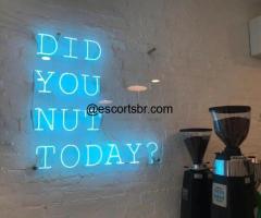 Médico especializado em fetiches: procura modelos e pacientes: